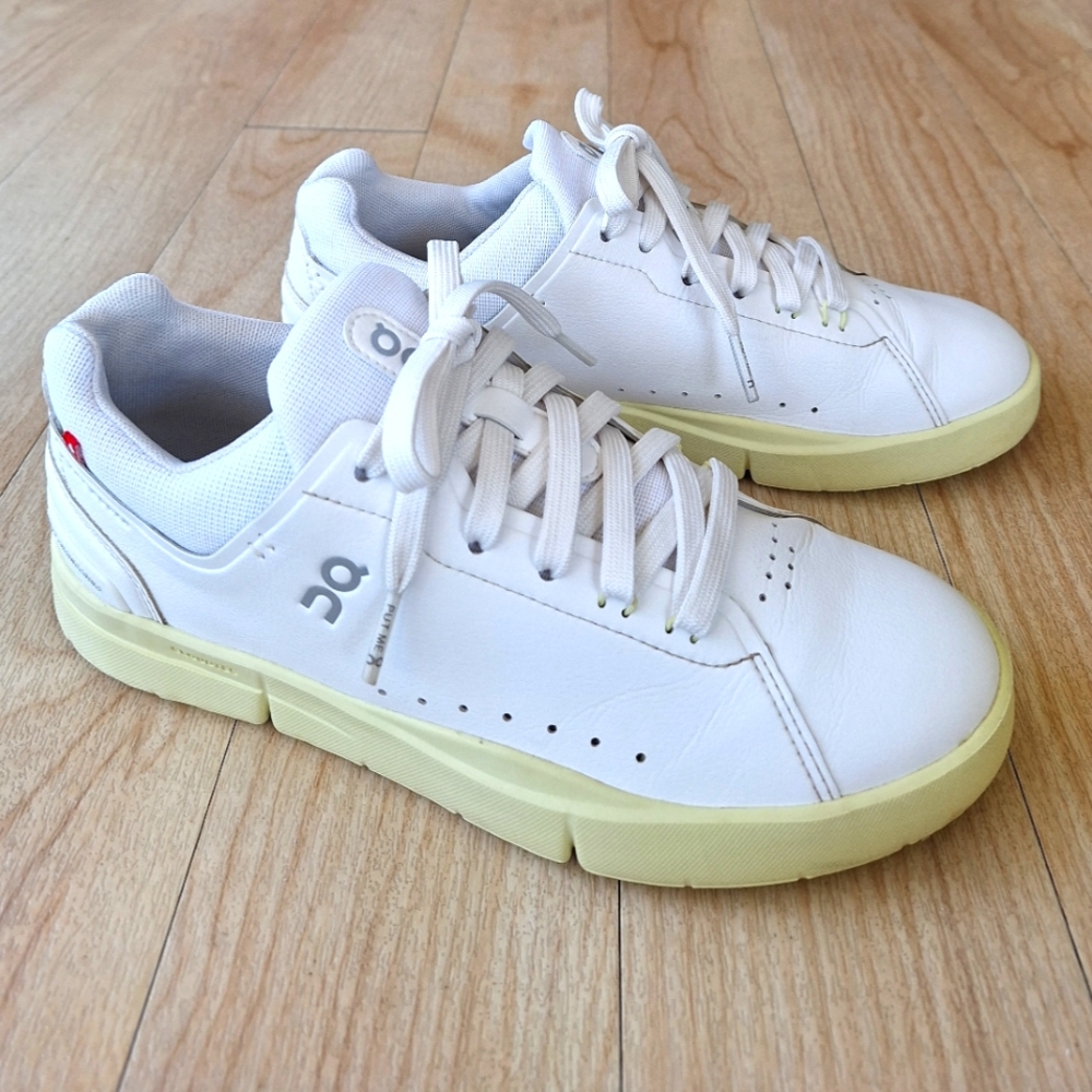 On Cloud Woman Sz 7 The Roger Advantage White/Hay Sneakers